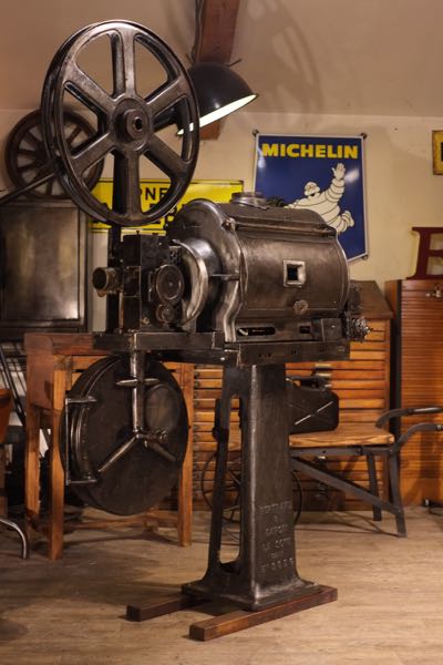 projecteur ancien de film de cinema 1900